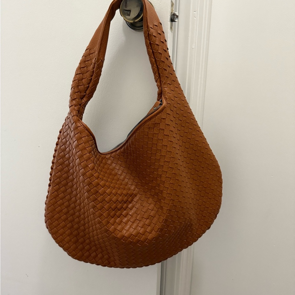 Elegant Woven Tan Shoulder Bag